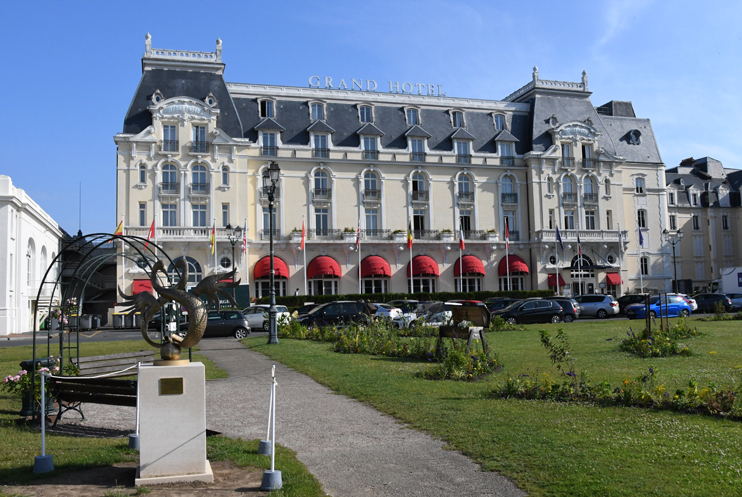 Façade du Grand Hôtel de Cabourg. (­­Photo Rodolphe Corbin © Patrimoine Normand)