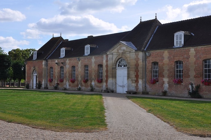 Dans les écuries conçues comme des logements de princes, les étalons ont la vie de château (© Patrimoine Normand/ Photo Rodolphe Corbin).