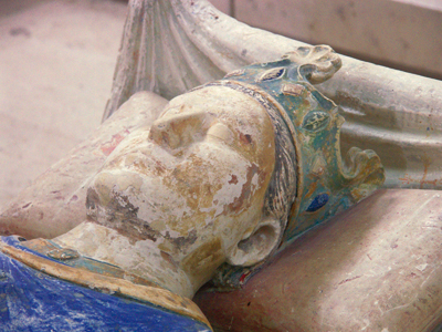 Gisant d'Henri II Plantagenêt à l'abbaye bénédictine de Fontevraud. (© Stéphane William Gondoin)