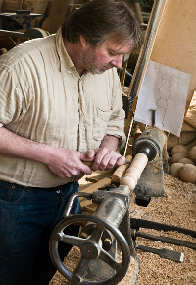 C'est aujourd'hui Jean-François Jorelle qui dirige la maison JORELLE, fabricant de jeux en bois à Bézu-Saint-Éloi dans l'Eure. (© Éric Catherine)