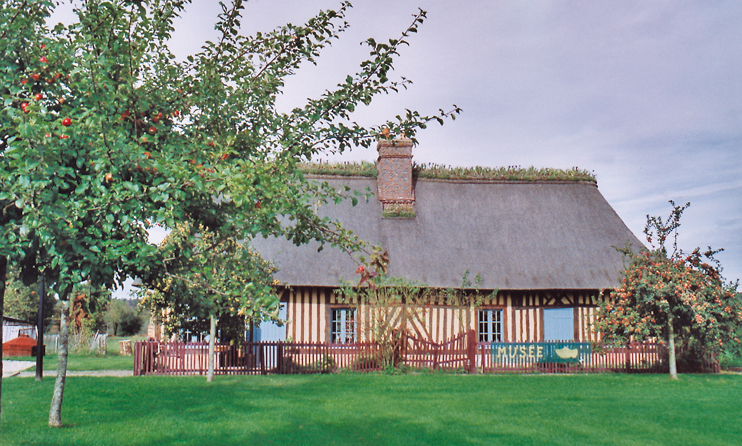 La maison du sabot à La Haye-de-Routot.  (Photo Alexandre Vernon © Patrimoine Normand)