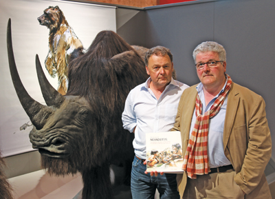 Laurent Corbin, rédacteur en chef du magazine Patrimoine Normand, en compagnie de Jean-Marie Levesque, conservateur en chef, directeur du musée de Normandie - Caen. (Photo Rodolphe Corbin © Patrimoine Normand)