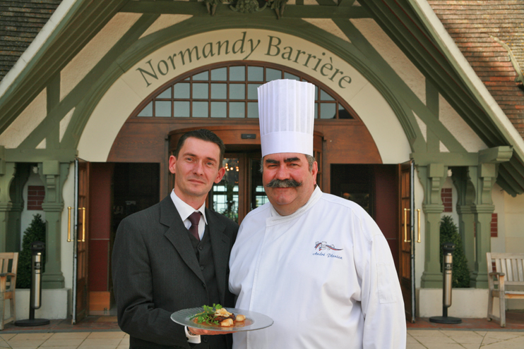 Laurent Murger, directeur et Andrée Plulian, chef de cuisine du restaurant La Belle Époque à Deauville. (© Patrimoine Normand)