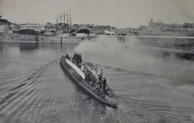 Le Narval, premier torpilleur submersible, dans le port de Granville. (© coll. Stéphane William Gondoin).