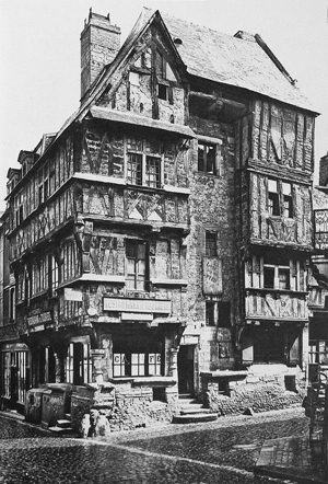 La même maison sous le même angle, vers 1880, d’après Robida, elle abritait un café et était la propriété d’A. Balan. (Coll. Georges Bernage © Patrimoine Normand)