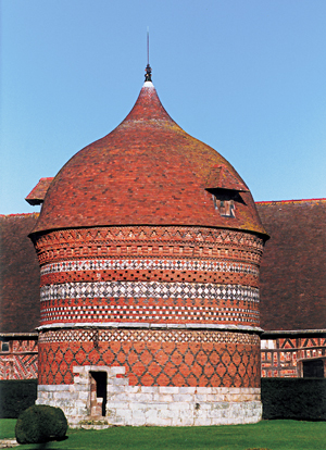 Le pigeonnier construit en 1535, un des plus beaux de la région. (Photo Éric Bruneval © Patrimoine Normand).