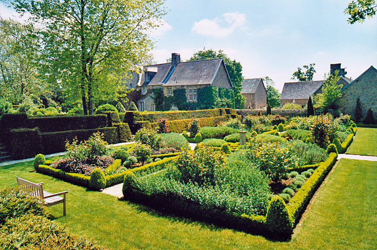 Jardin des roses : une géométrie à la française. (© Olinda Longuet)