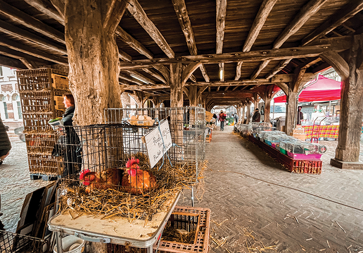 Le marché de Buchy – De bois et de plume