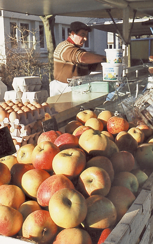 Les bons produits normands réunis sur un seul étal. (Photo Alexandre Vernon © Patrimoine Normand.)