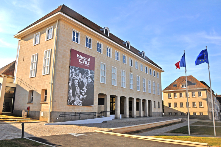 Falaise et le musée des Victimes civiles