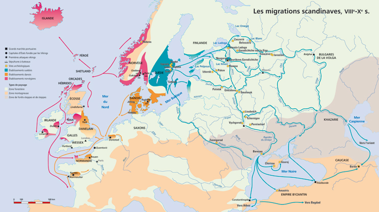 Cette carte met en évidence les migrations nordiques entre le VIIIe et le Xe siècles. Si les Vikings de l'ouest sont de grands navigateurs maritimes, les Varègues s'appuient pour leur part sur un réseau fluvial qui leur ouvre de larges perspectives orientales. (© Musée de Normandie)