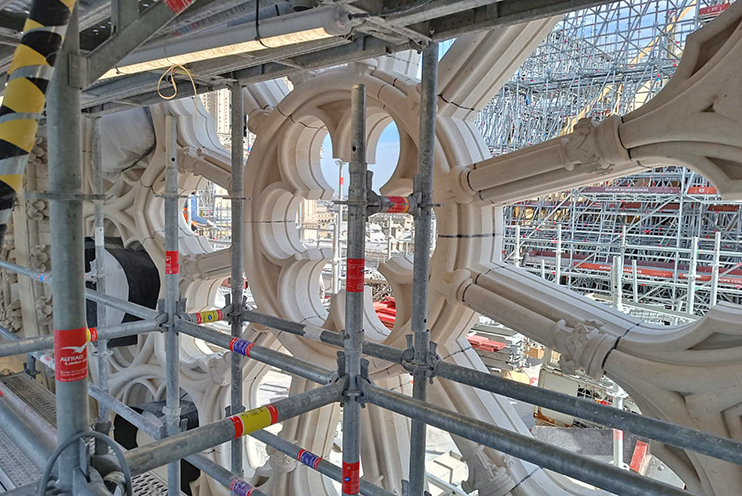 L’entreprise Monument Lanfry, spécialisée dans la taille de pierre à Déville-lès-Rouen (Seine-Maritime), a apporté son savoir-faire à la restauration de Notre-Dame de Paris. (© Monument Lanfry)