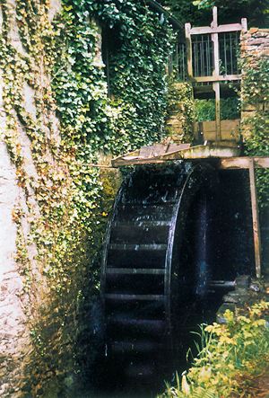 Le moulin de Marcy - Vue de la vanne. (© Association des Amis des Musées du Molay-Littry).