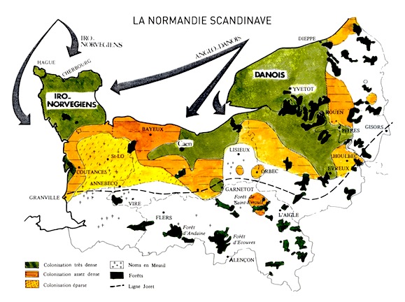 Cette carte montre l’implantation scandinave en Normandie après l’étude des noms de lieux. La ligne Joret portée sur cette carte montre que l’essentiel des établissements nordiques se trouve dans le secteur « normanisant ». On remarque deux pôles de l’implantation scandinave : la Basse-Seine (Pays de Caux et Roumois) et le Cotentin. On trouve un autre secteur de forte implantation sur toute la côte du Calvados et plus particulièrement sur la partie nord du Pays d’Auge, dans la vallée de la Dives, dans l’Ouest de la Plaine de Caen et dans le Sud-Est du Bessin. L’actuel département de l’Orne qui était très peu peuplé à l’époque, com­me le montre la fai­ble densité de toponymes gallo-romains, présente aussi des noms scandinaves, dont celui d’une région, Le Houl­me, présents surtout dans la microtoponymie, com­me les travaux de Guy Chartier, publiés dans les numéros 1 et 3 de Patrimoine Normand, ont pu l’établir (© Heimdal).