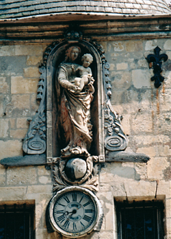 Statue de Notre-Dame-de-Grâce et l’Enfant sur le globe. (Photo Alexandre Vernon © Patrimoine Normand)