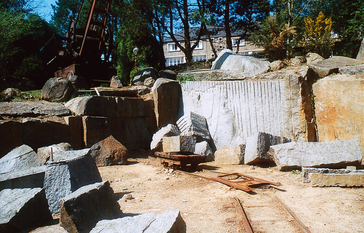 Le granit à Saint-Michel-de-Montjoie - « le bleu de Vire »