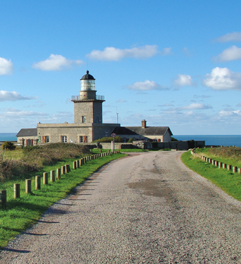 Le phare de Carteret, planté à l’extrémité du nez du même nom. (© Stéphane William Gondoin)