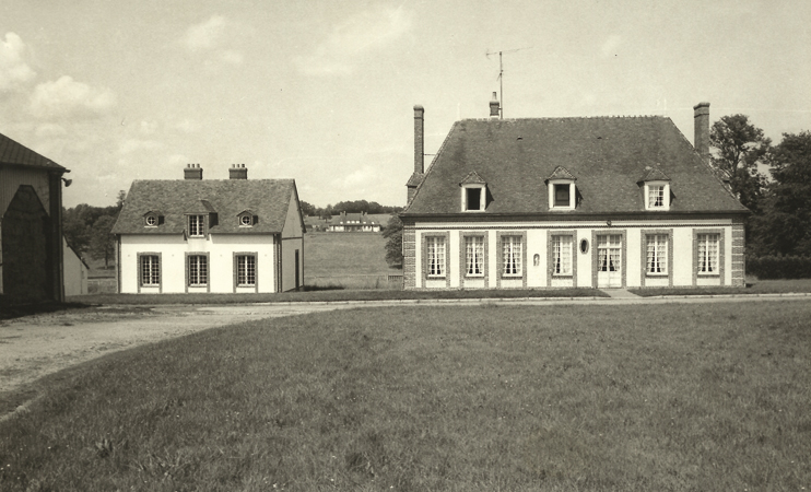 La Pichonnière et la Moncorgerie (dans le fond). (© Coll. Famille Moncorgé-Gabin)