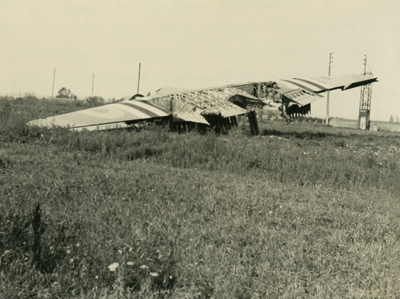 L’un des planeurs Horsa tombés à Saint-Pierre-Azif le 6 juin 1944. (© Coll. Gilbert Hamel)