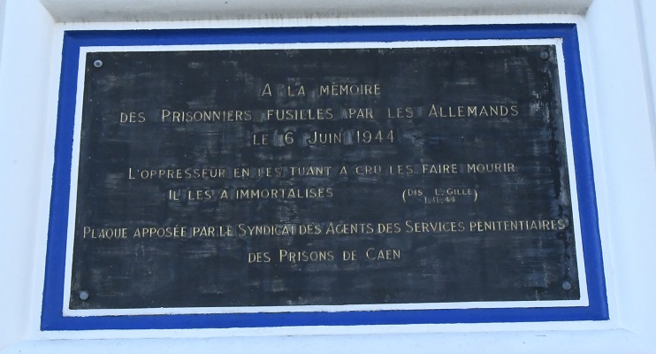 Plaque aux fusillés de la maison d’arrêt de Caen. (Photo Rodolphe Corbin © Patrimoine Normand)