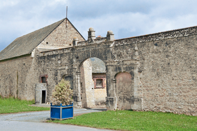 Portail de la ferme du Vieux Château (XVIe siècle), à Campigny. (Photo Rodolphe Corbin © Patrimoine Normand)