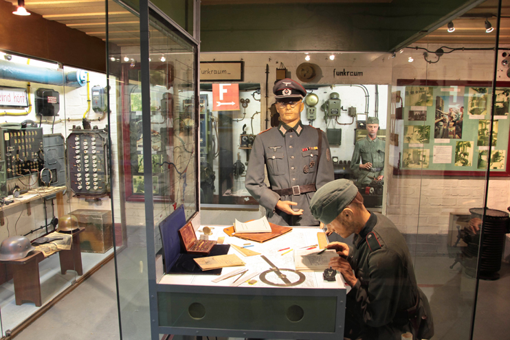 Niveau 4 : salle des cartes et poste de commandement de tir. À partir des données télémétriques, on situe les cibles en vue de la riposte. (© Thierry Georges Leprévost)