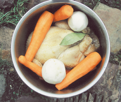 Tradition culinaire normande - Ingrédients de la poule au blanc. (Photos Érik Groult © Patrimoine Normand.)