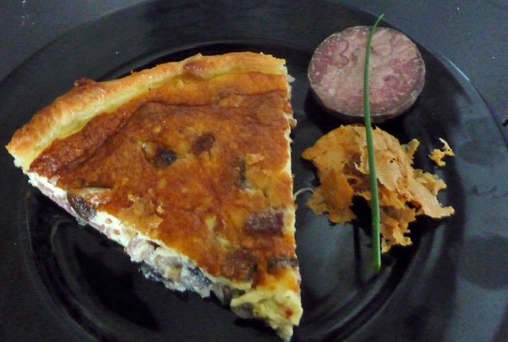 Quiche normande au croustillant de camembert. (© Claude Rayon)