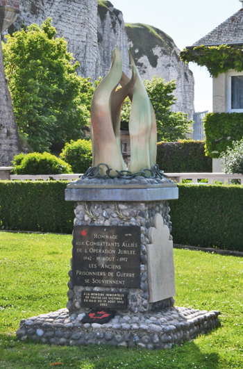 Hommage aux combattants de l’opération Jubilee, à Dieppe. (© Rodolphe Corbin)