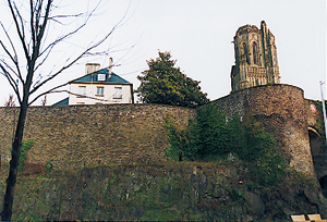 Les remparts aujourd'hui. (Photo Éric Bruneval © Patrimoine Normand.)