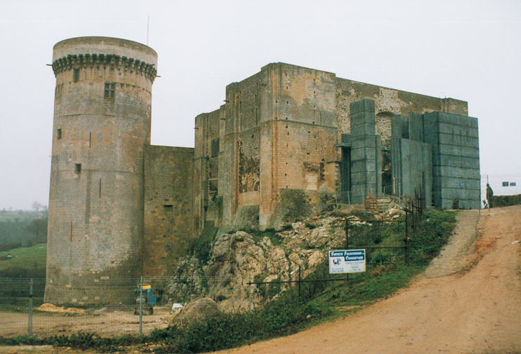 Le château de Falaise : une « restauration » très contestée