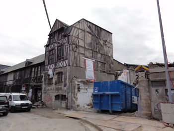 La Maison du Fossoyeur dégagée des bâtiments environnants.(© Serge Van Den Broucke)