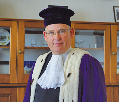 Sir Richard Collas, bailiff de Guernesey et gardien des traditions normandes. (© Stéphane William Gondoin)