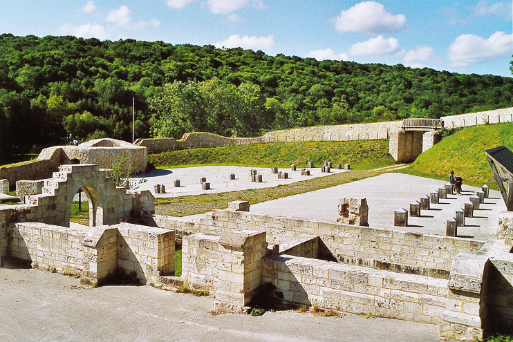 Site de la Fontaine Saint-Denis. La mise au jour d’une enceinte fortifiée du XIe