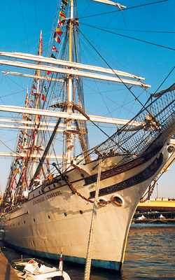 Le Staatsrad Lehmkuhl, navire norvégien. (Photo Georges Bernage © Patrimoine Normand.)