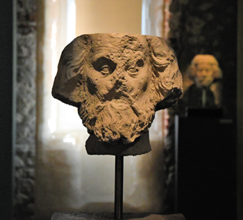 Tête dite de Guillaume Longue-épée, XIVe siècle, conservée au logis abbatial de l’abbaye de Jumièges. (Photo Rodolphe Corbin © Patrimoine Normand)