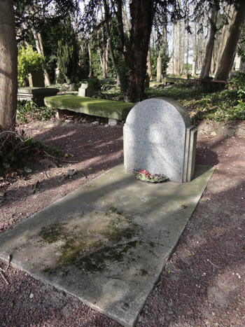 La tombe de Brummell, dans le cimetière protestant. (© Serge Van Den Broucke)