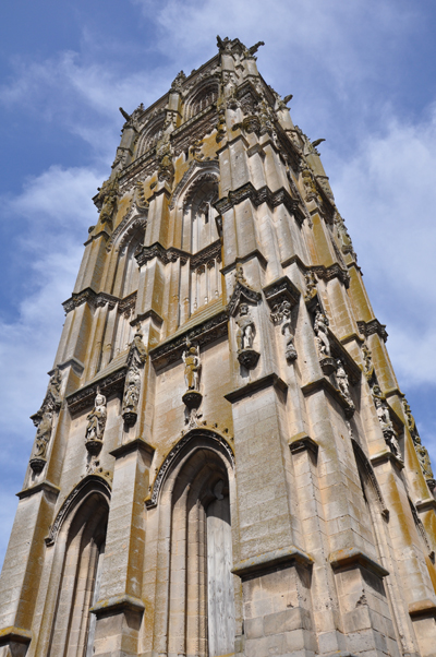 Tour de la Madeleine, haute de 56 mètres. (© Photo Rodolphe Corbin © Patrimoine Normand)