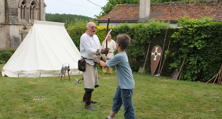 Initiation à l’escrime médiévale par Thierry Wavelet. (Photo Thierry Georges Leprévost © Patrimoine Normand)