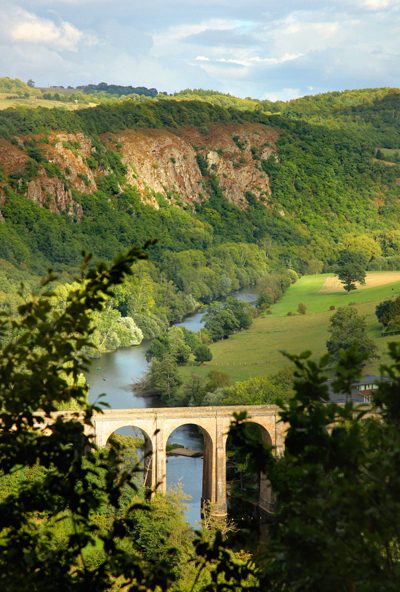 Le viaduc très alpestre de Clécy. (© Grégory Wait)