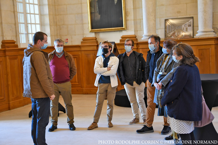 Antoine Dauvin, guide-conférencier à l'Abbaye-aux-Dames, vous invite - avec passion et humour - dans voyage à travers le temps. (Photo Rodolphe Corbin © Patrimoine Normand).